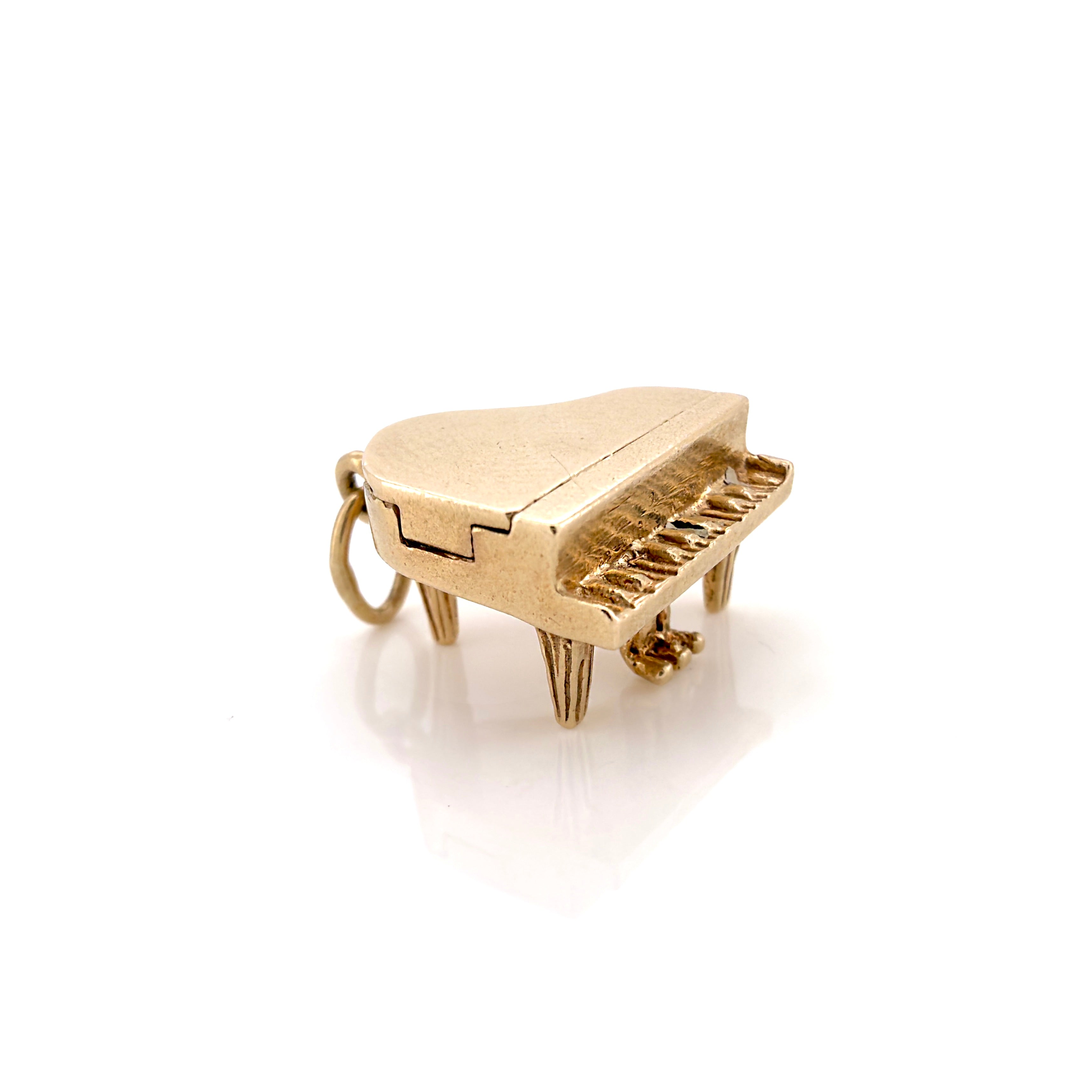 Vintage 1950s 14K Articulating Piano Forte Charm