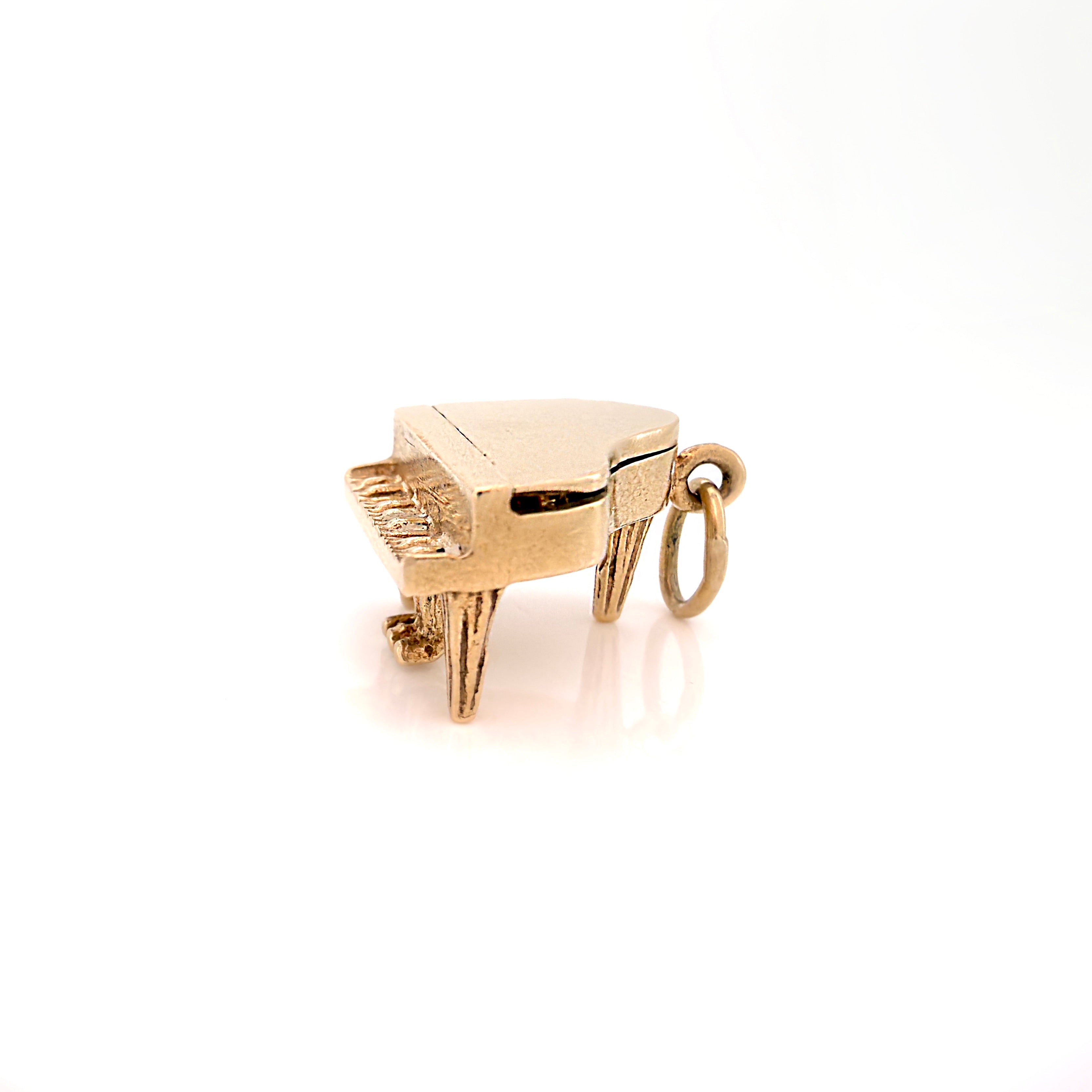 Vintage 1950s 14K Articulating Piano Forte Charm