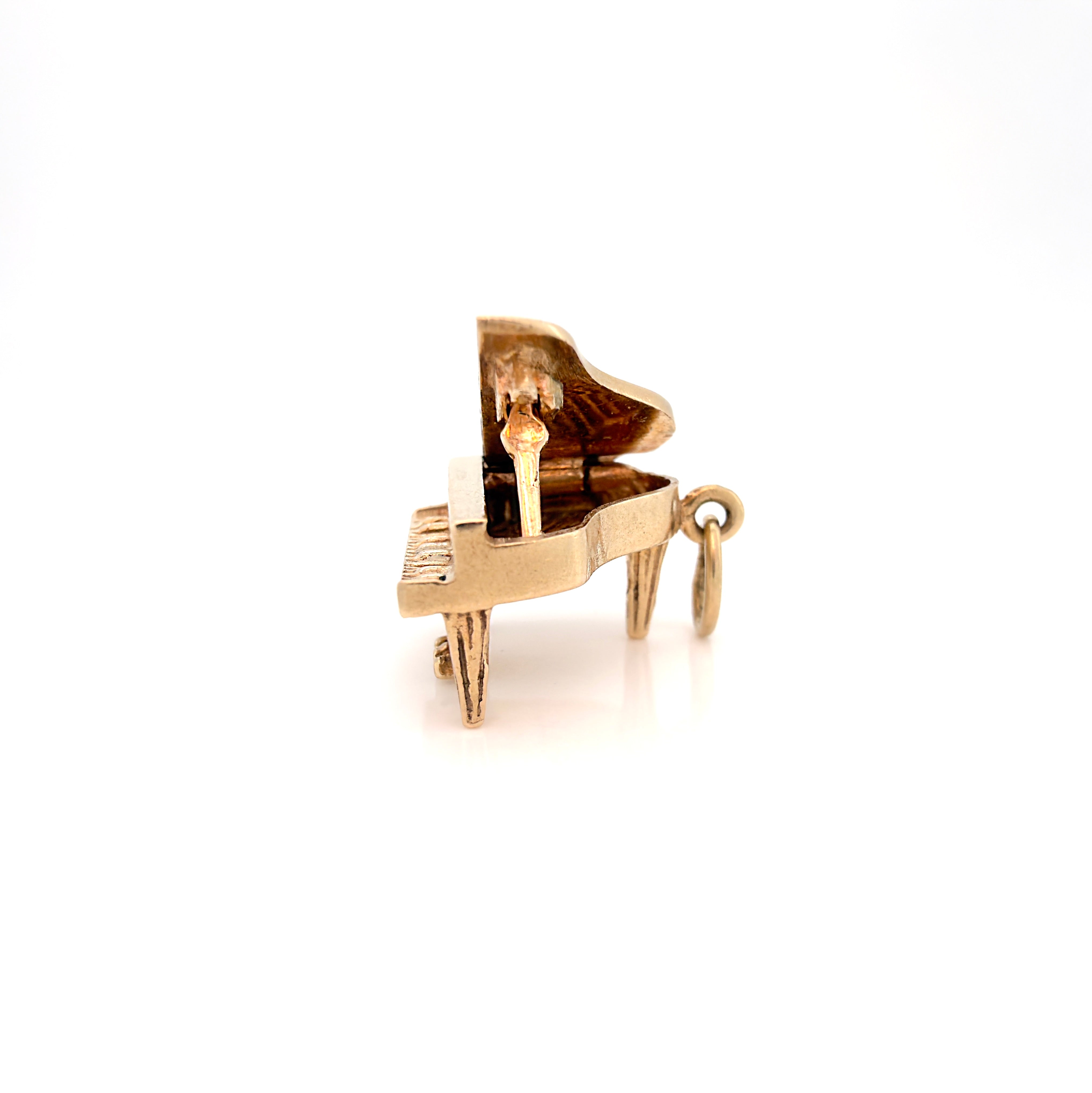 Vintage 1950s 14K Articulating Piano Forte Charm
