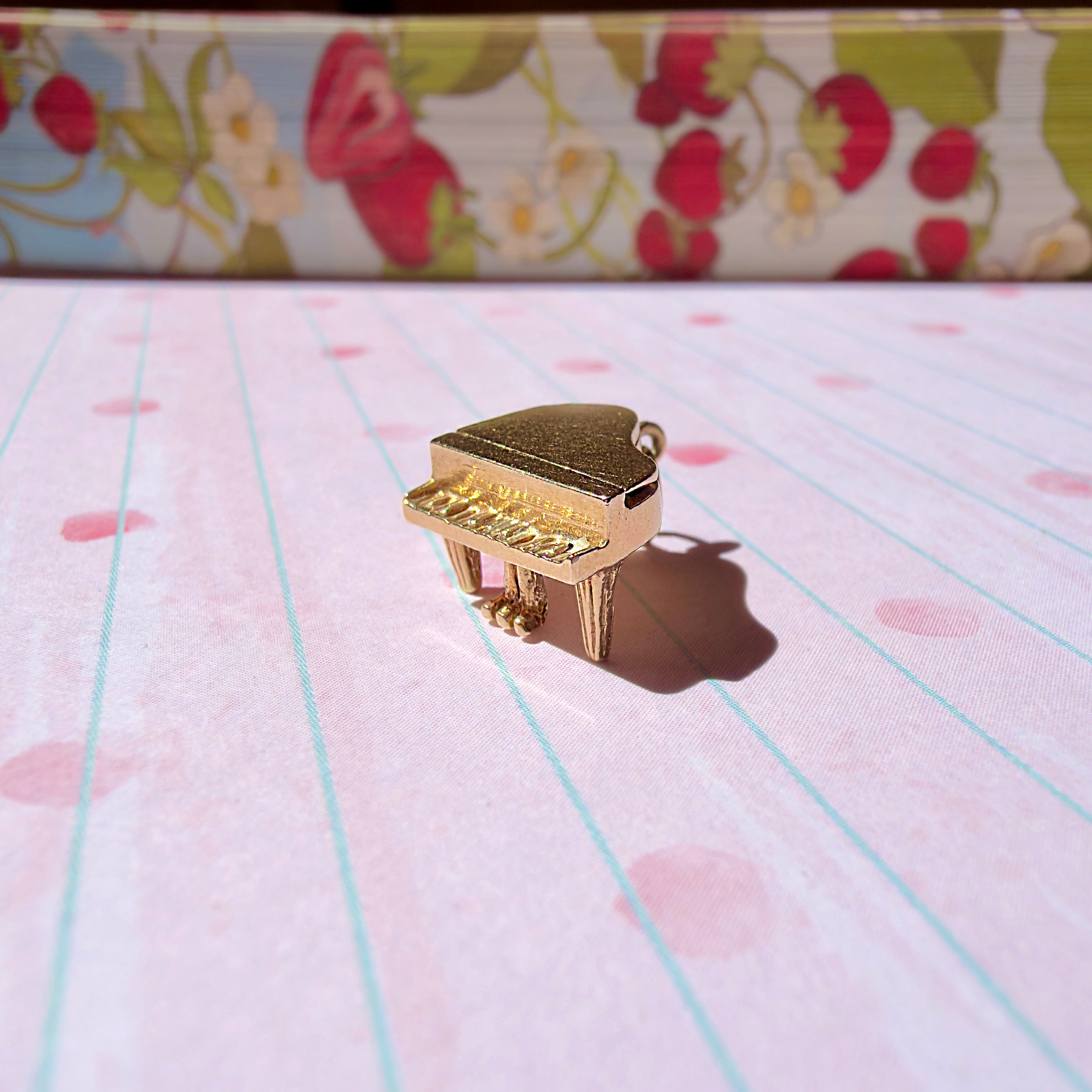 Vintage 1950s 14K Articulating Piano Forte Charm