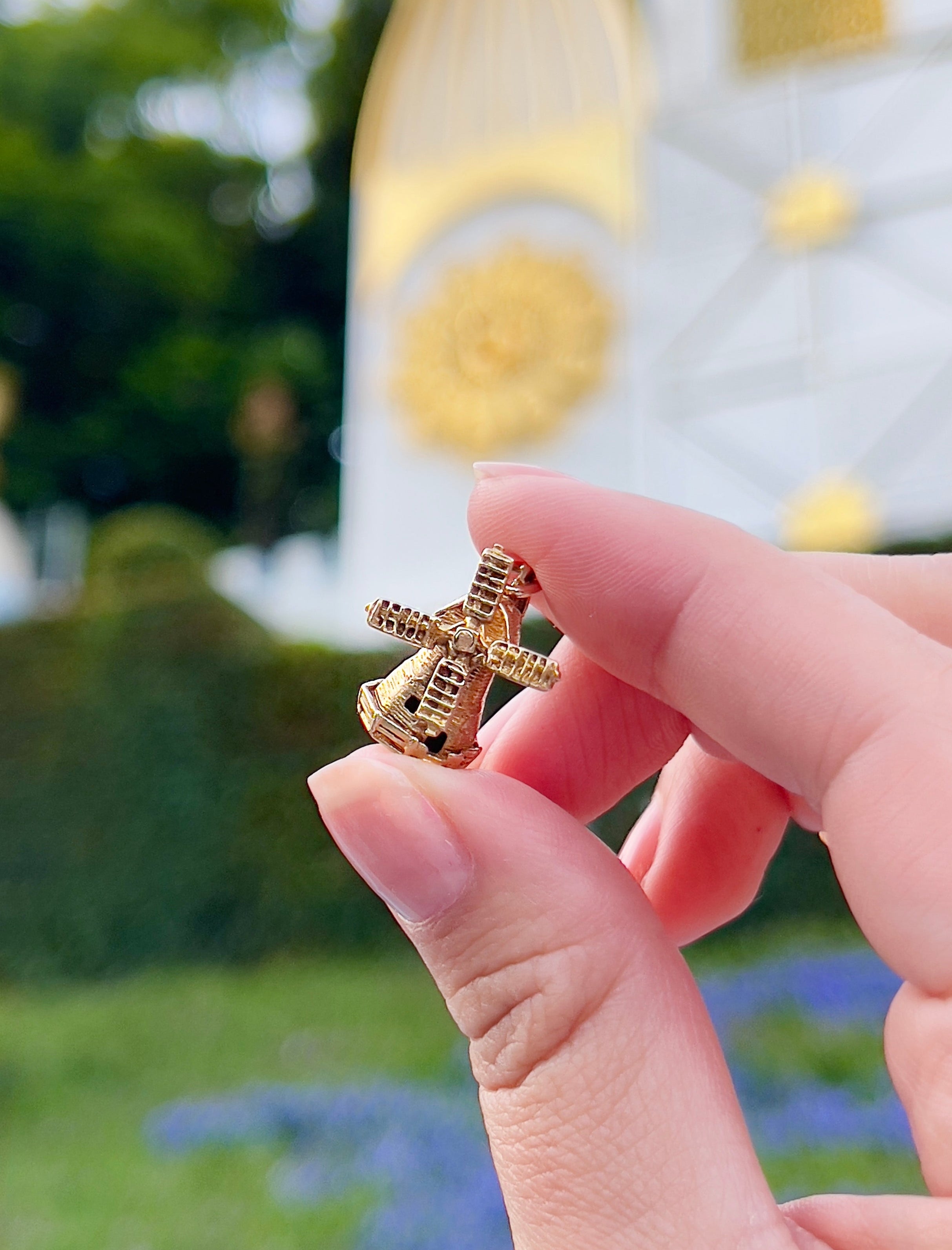 Vintage Windmill Charm, 9K, London 1958