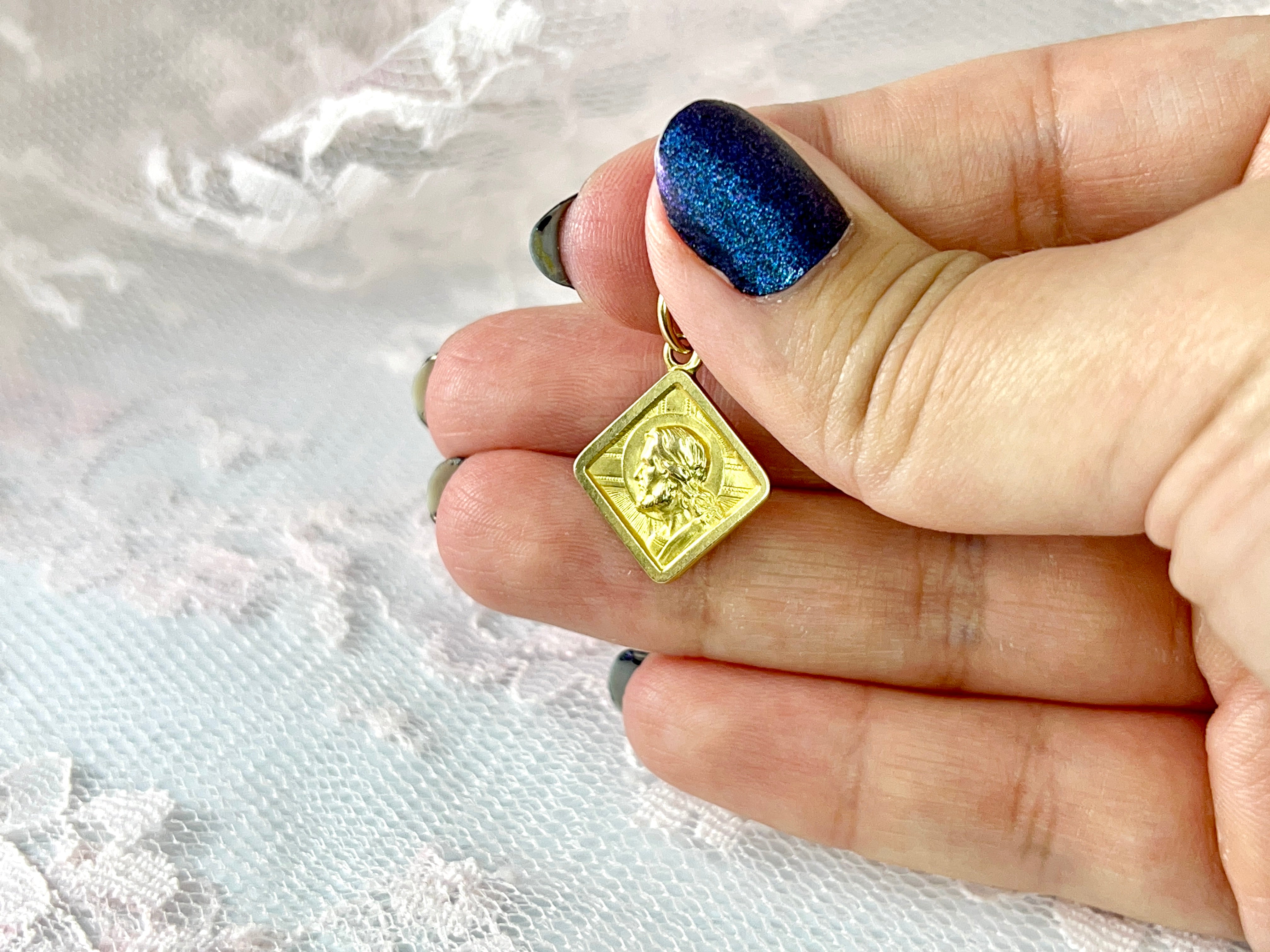 Vintage Jesus Pendant, Dio Ti Protegga, 18K