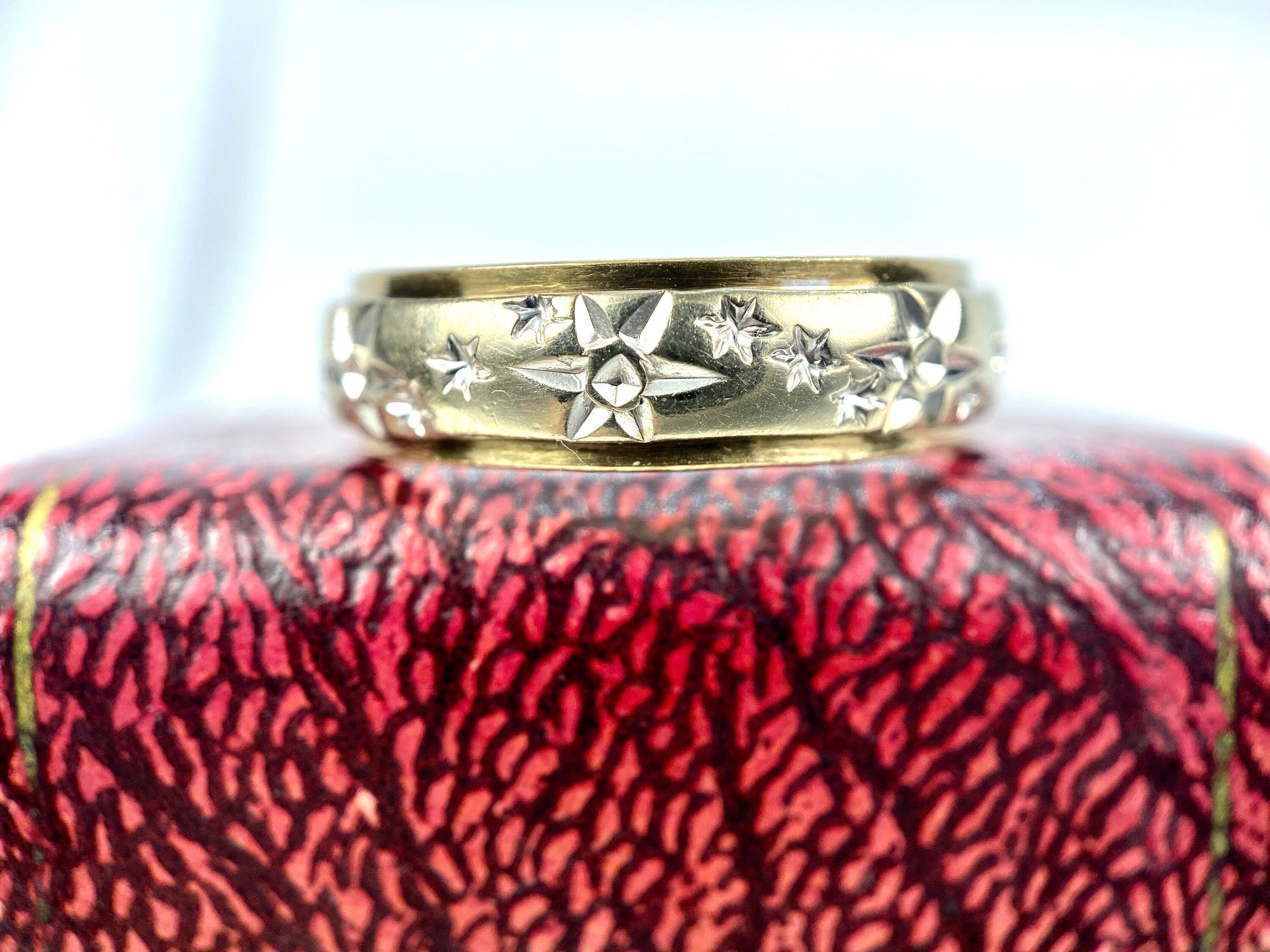 Vintage Two Tone Floral Band, 10-24-70, Size 10.5