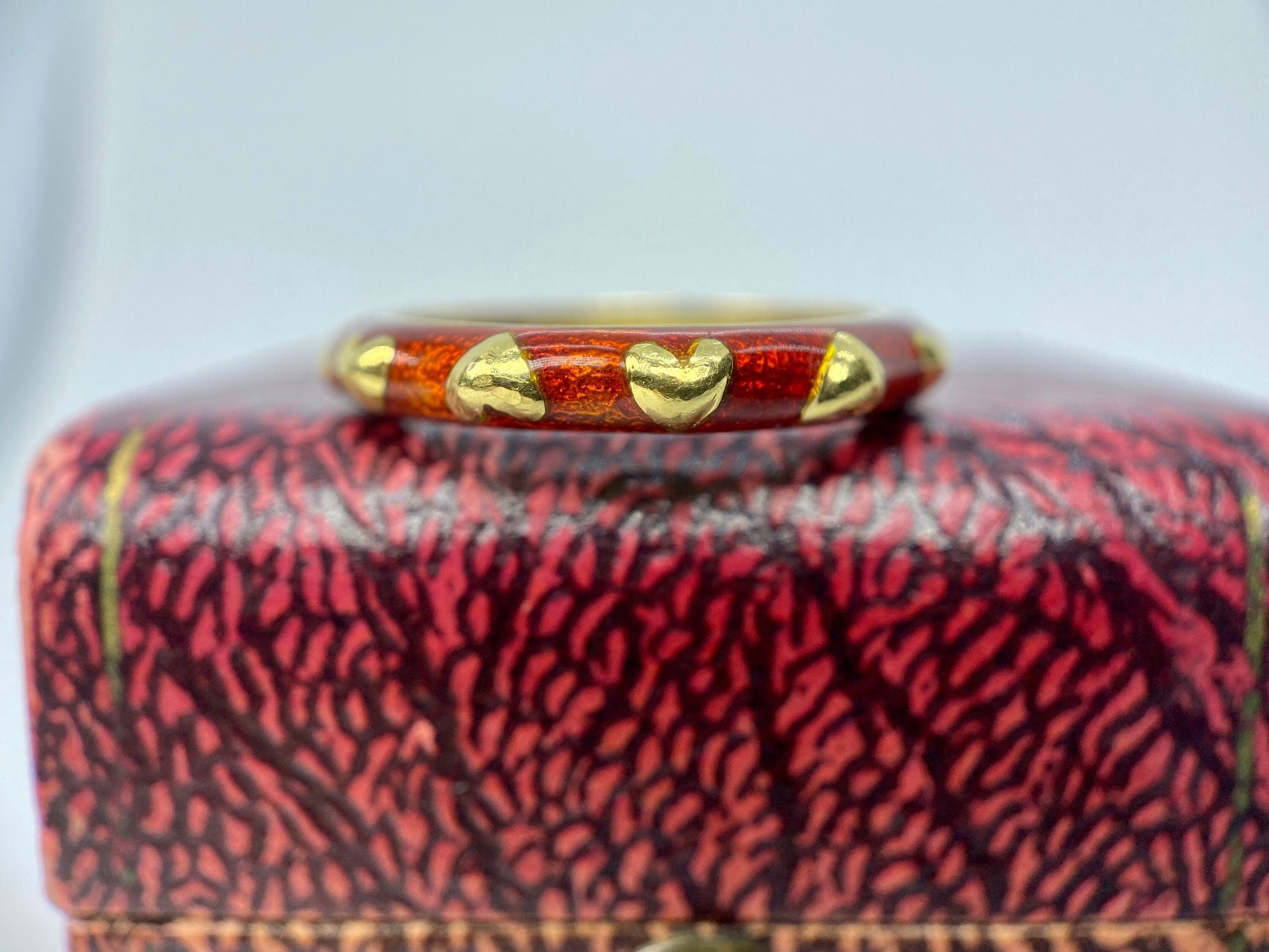 Vintage 18K Heart & Red/Orange Enamel Band, Size 6.25