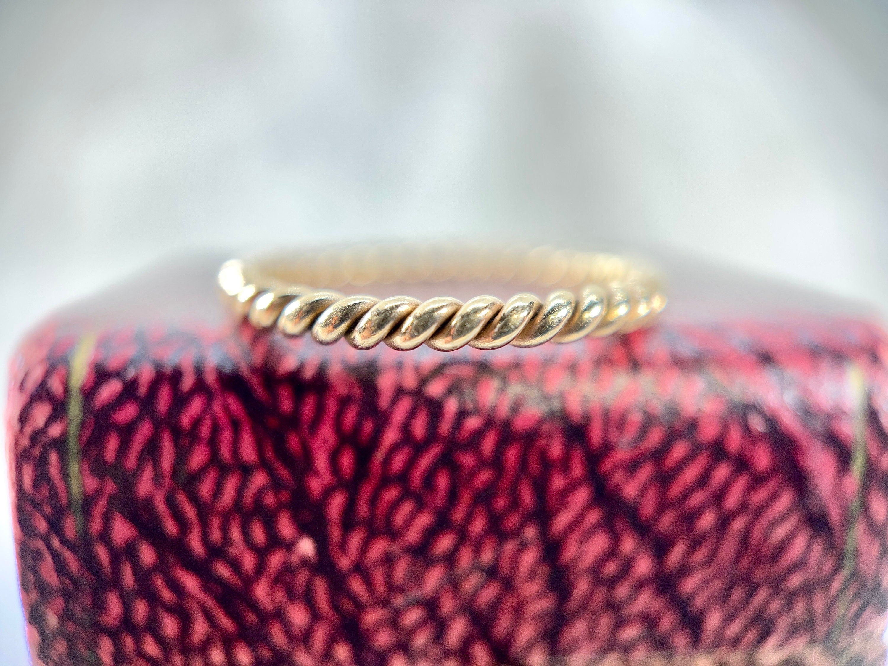 14K Twisted Band, Size 7.75