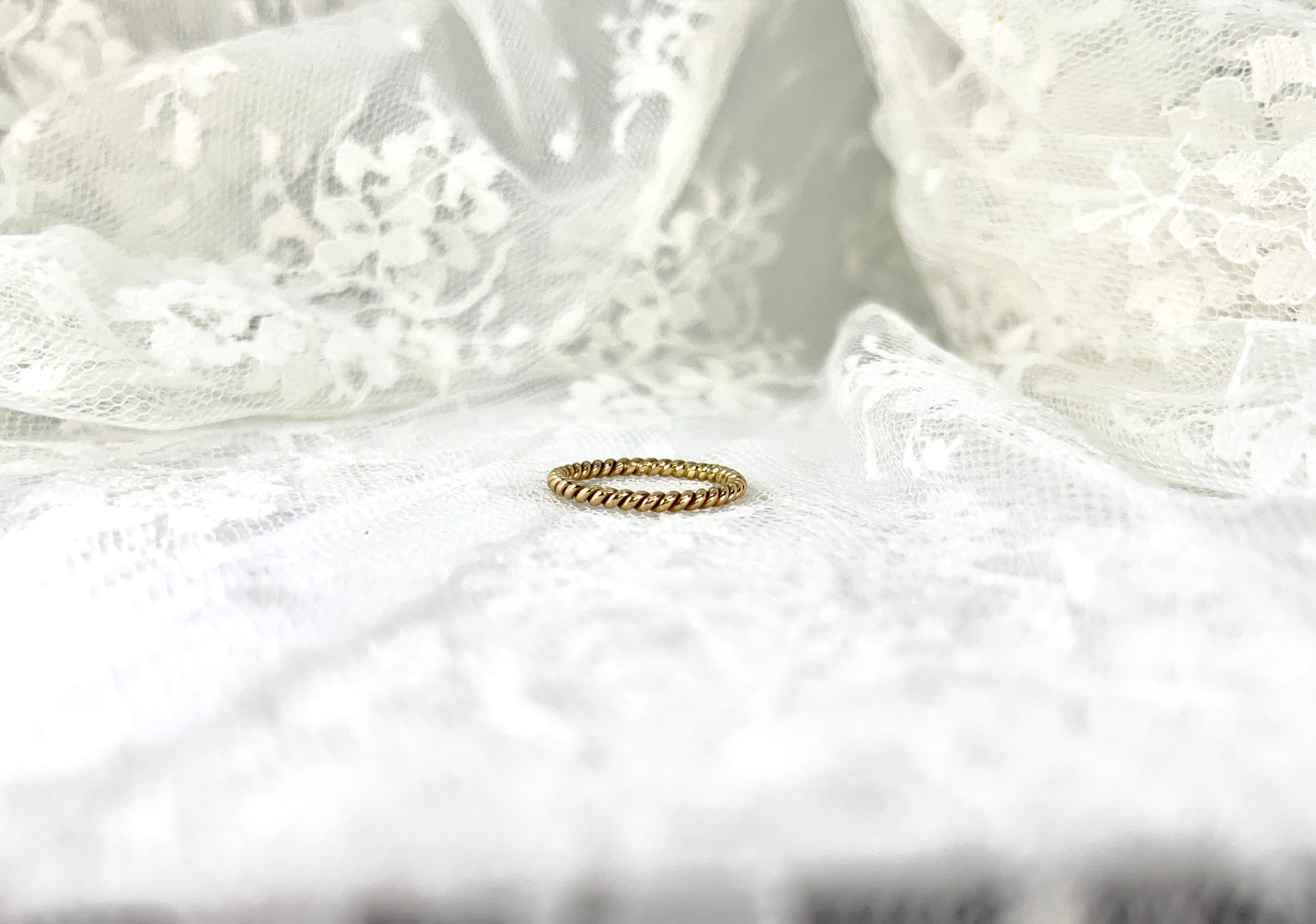 14K Twisted Band, Size 7.75