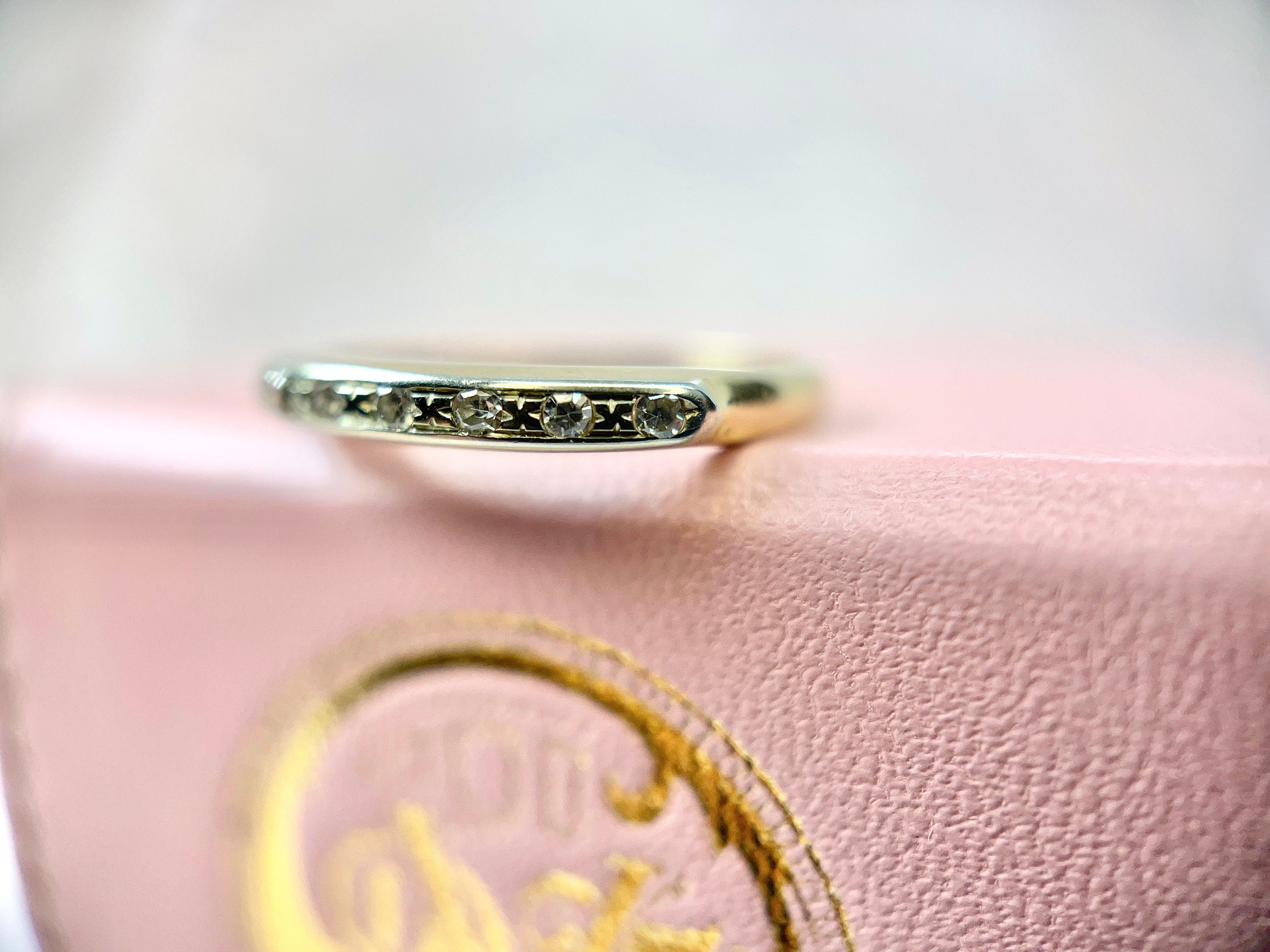 Vintage Two Tone Single Cut Diamond Band