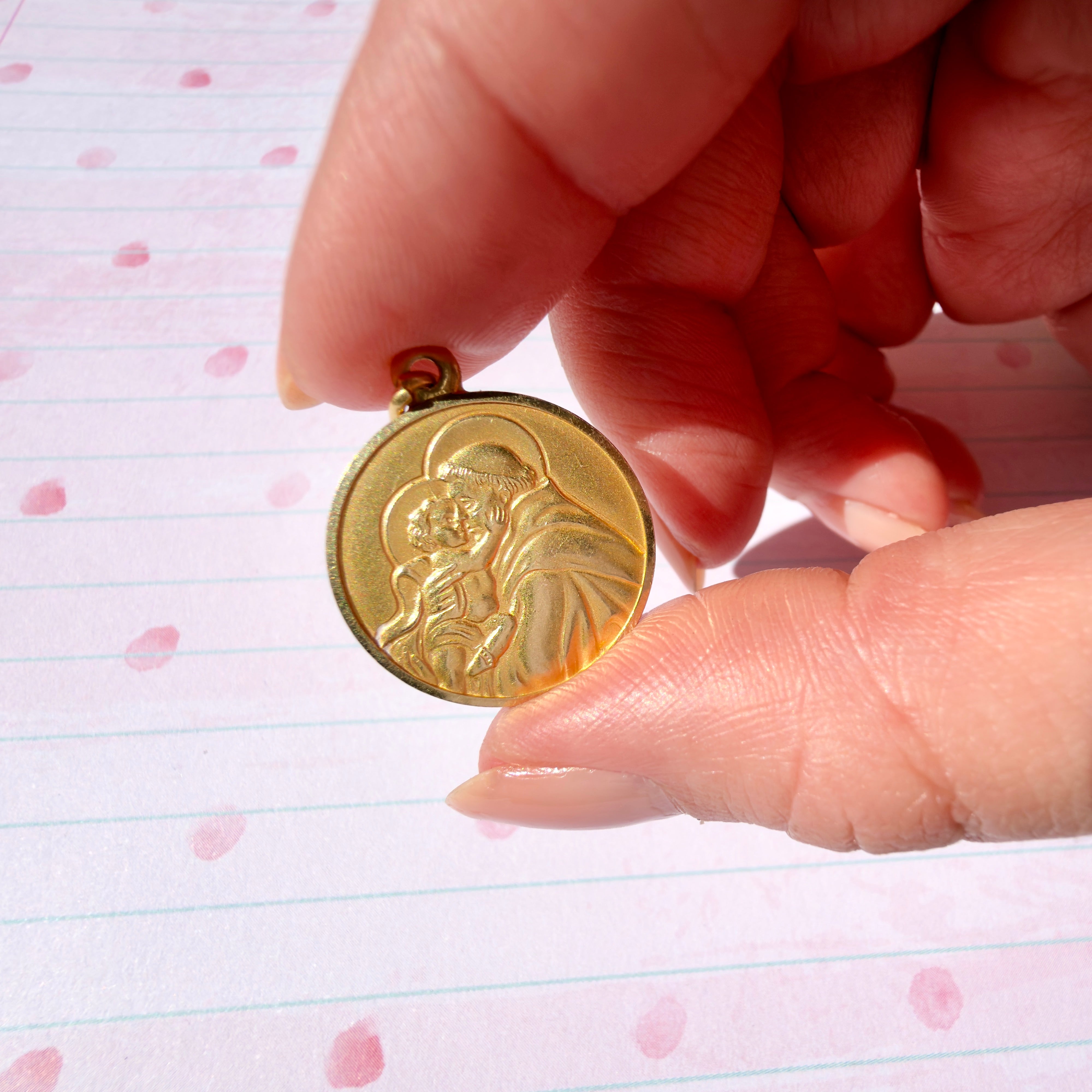 Vintage 1960s Italian 18K Saint Anthony of Padua Holding Baby Jesus Medallion