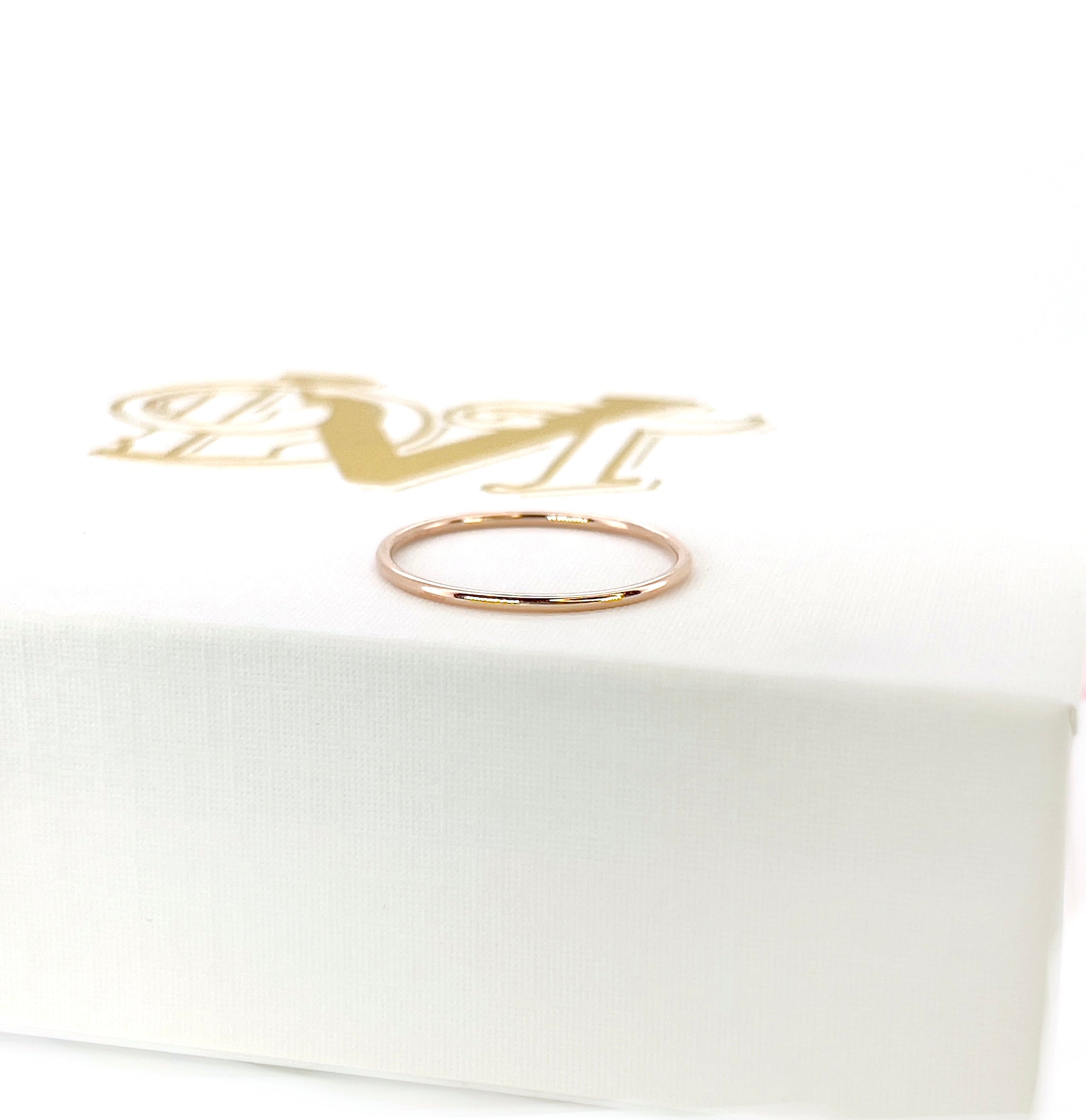 18K Rose Gold Skinny Band